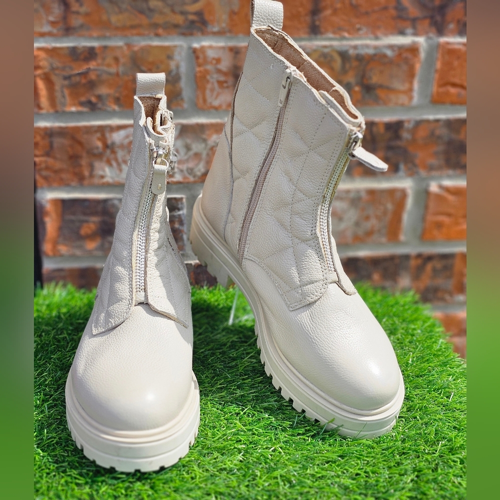 Alberto Torresi Zip Up Quilted Beige Leather Boots  Women’s Size 39/8US